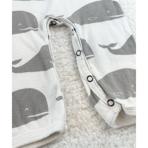 MILKBARN • White/Grey Whale Print Short Sleeve Romper - Picture 5 of 14
